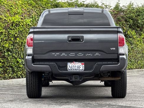 Used 2021 Toyota Tacoma TRD Sport w/ Technology Package AWD/4WD image 5
