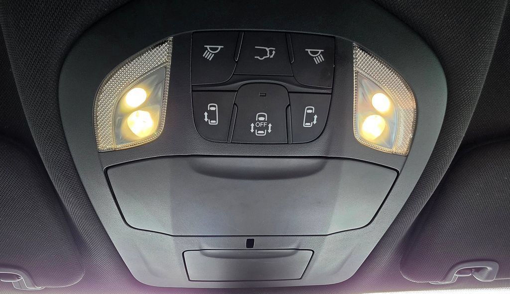 Used 2025 Chrysler Pacifica Select FWD image 46