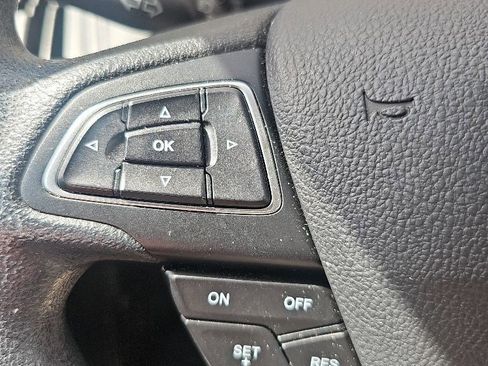 Used 2018 Ford Focus SE FWD image 6