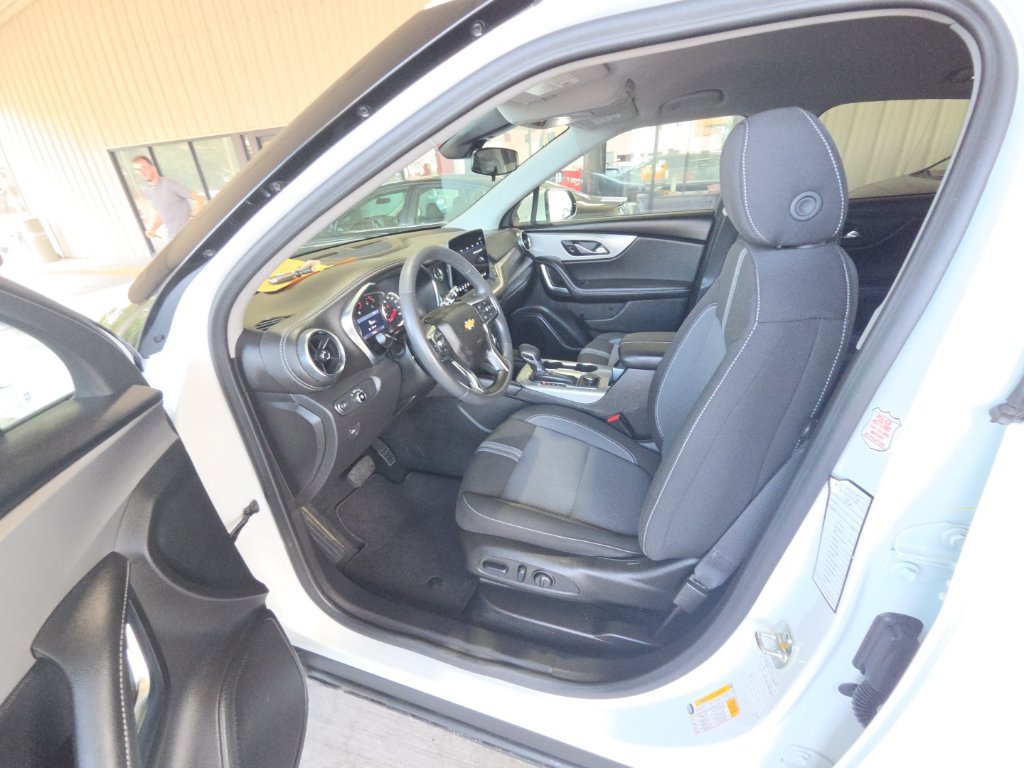 Used 2025 Chevrolet Blazer LT FWD image 4