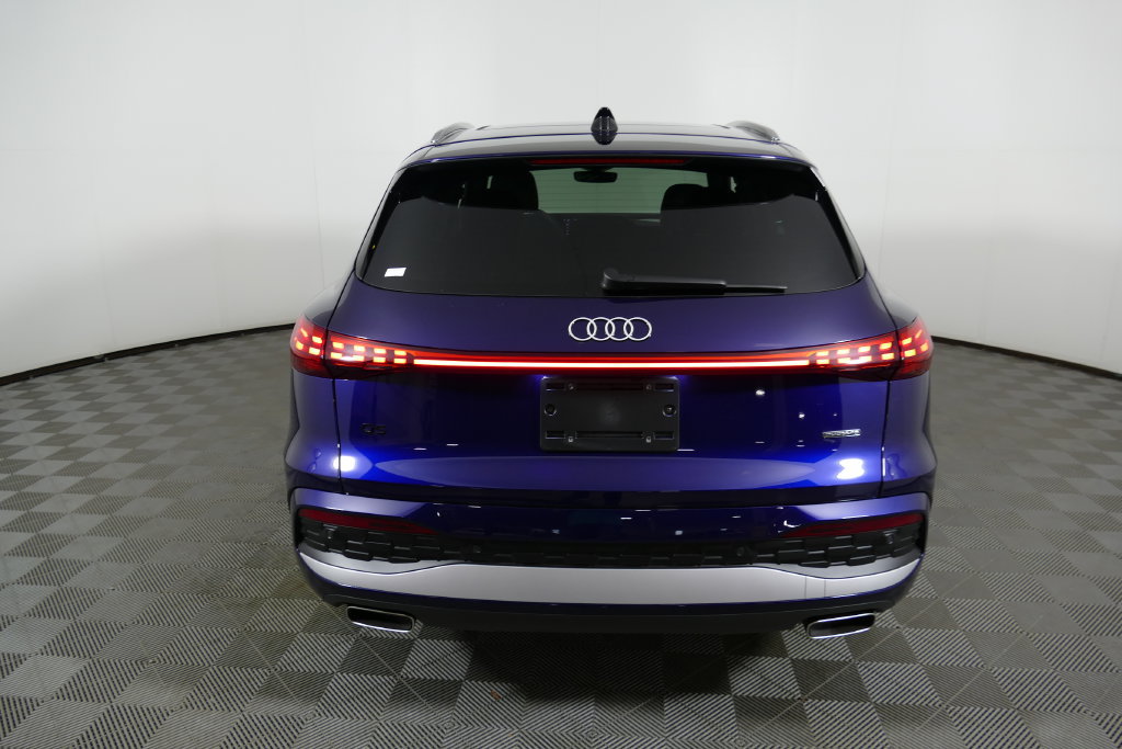Certified 2025 Audi Q5 Premium AWD/4WD image 4