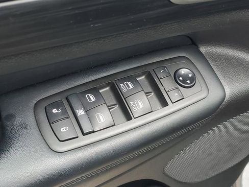 Used 2021 Jeep Grand Cherokee Altitude AWD/4WD image 17