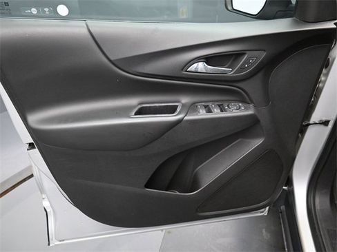 Used 2018 Chevrolet Equinox LT image 11