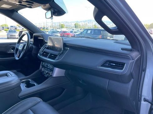 Used 2023 GMC Yukon XL SLT AWD/4WD image 19