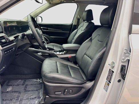 Used 2025 Kia Telluride EX w/ EX Captain's Chair Package FWD image 22