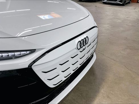 Used 2025 Audi S6 e-tron Prestige w/ 21" Black Optic Package image 32