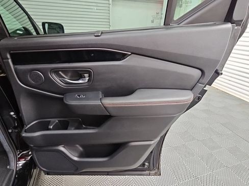 Used 2025 Honda Pilot TrailSport image 37