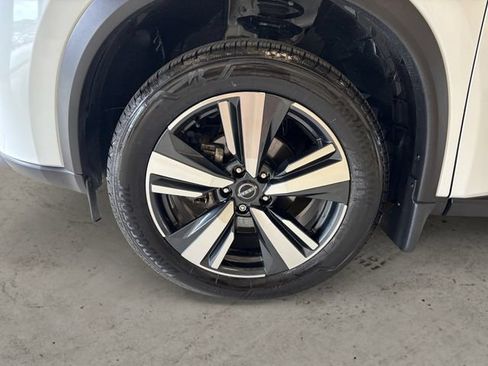 Used 2024 Nissan Rogue SL AWD/4WD image 15
