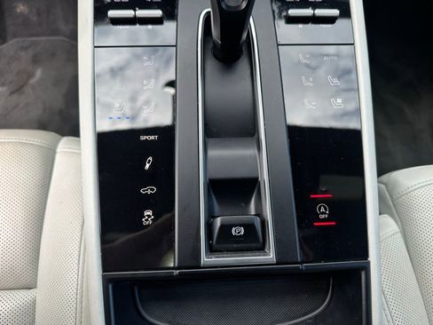 Certified 2023 Porsche Macan S AWD/4WD image 28