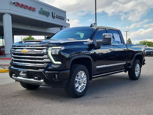 Used 2024 Chevrolet Silverado 2500 High Country w/ High Country Premium Package AWD/4WD image 4