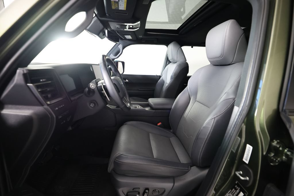Used 2024 Lexus GX 550 w/ Accessory Package (2T) AWD/4WD image 18