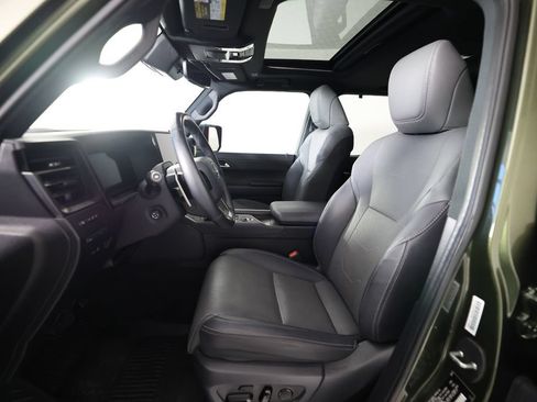 Used 2024 Lexus GX 550 w/ Accessory Package (2T) AWD/4WD image 18
