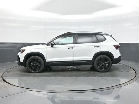New 2026 Volkswagen Taos SE AWD/4WD image 4