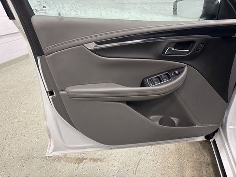 Used 2019 Chevrolet Impala LT image 13