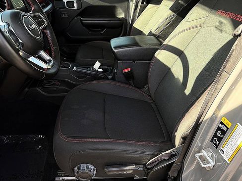 Used 2021 Jeep Wrangler Unlimited Rubicon image 10