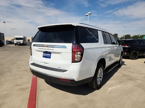 Used 2024 Chevrolet Suburban LT AWD/4WD image 7