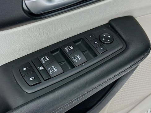 Certified 2020 Chrysler Pacifica Limited image 24