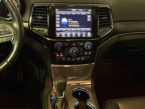 Used 2021 Jeep Grand Cherokee Limited AWD/4WD image 26