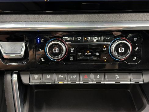 Used 2026 GMC Sierra 3500 Denali w/ Denali Reserve Package AWD/4WD image 25