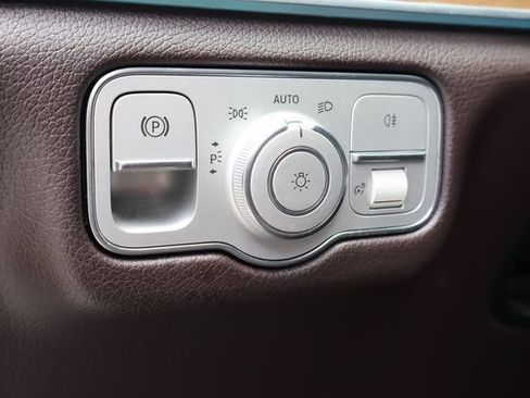 Used 2022 Mercedes-Benz GLS 450 4MATIC image 27