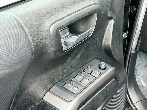 Used 2022 Toyota Tacoma TRD Sport w/ Black Out Package (TMS) AWD/4WD image 18