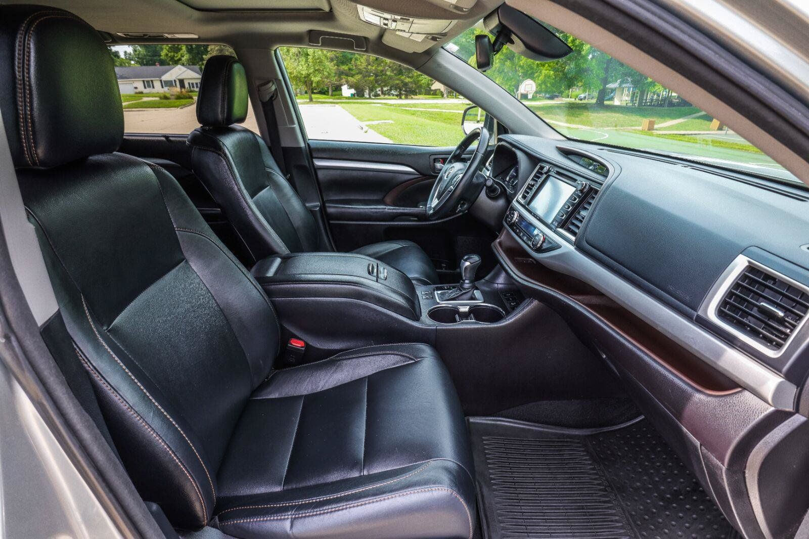 Used 2018 Toyota Highlander XLE AWD/4WD image 44