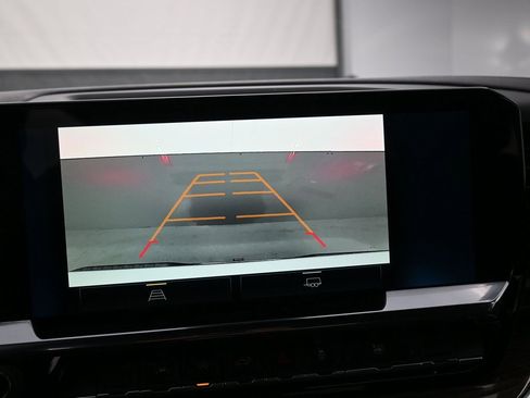 Used 2025 Chevrolet Silverado 1500 LT image 14