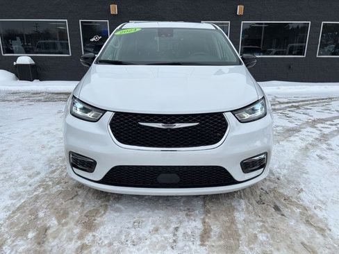 Certified 2024 Chrysler Pacifica Touring-L image 2