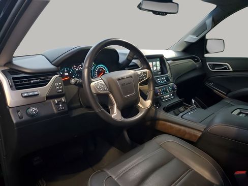 Used 2020 GMC Yukon XL Denali w/ Denali Premium Package image 32