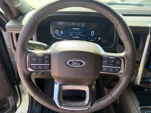 Used 2024 Ford Expedition Max King Ranch RWD image 11