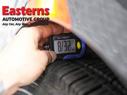 Used 2023 Chrysler Pacifica Touring-L image 30