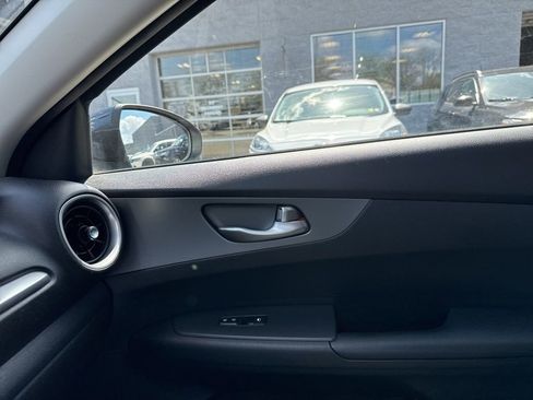 Certified 2019 Kia Forte LXS image 8