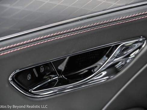 Used 2025 Bentley Flying Spur Plug-In Hybrid AWD/4WD image 21