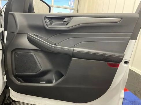 Used 2025 Ford Escape Active AWD/4WD image 18