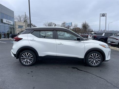 Used 2021 Nissan Kicks SV image 4