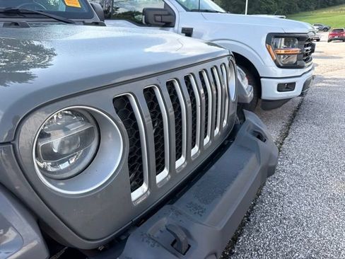 Used 2021 Jeep Wrangler Unlimited Sahara w/ Cold Weather Group AWD/4WD image 9
