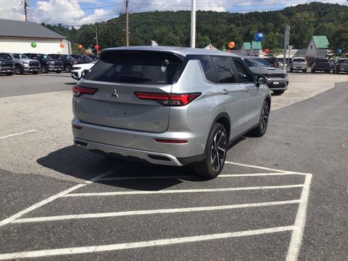 Used 2024 Mitsubishi Outlander SE Black Edition AWD/4WD image 8