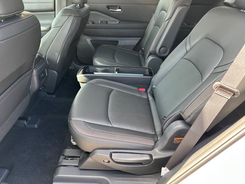 New 2025 Nissan Pathfinder SL w/ SL Premium Package image 22