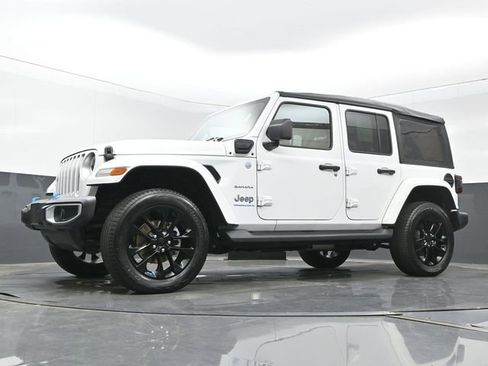 Used 2023 Jeep Wrangler Unlimited Sahara w/ Cold Weather Group AWD/4WD image 19