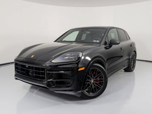 Certified 2025 Porsche Cayenne GTS AWD/4WD image 1