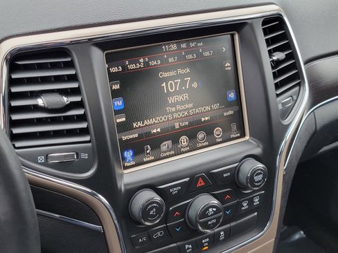 Used 2014 Jeep Grand Cherokee Limited AWD/4WD image 14