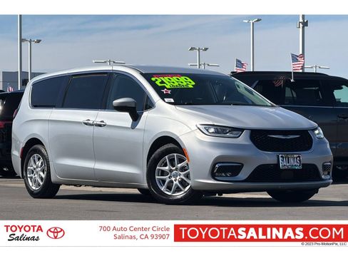 Used 2023 Chrysler Pacifica Touring-L FWD image 1