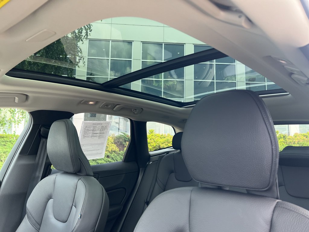 Certified 2025 Volvo XC60 T8 Plus w/ Protection Package Premier AWD/4WD image 15