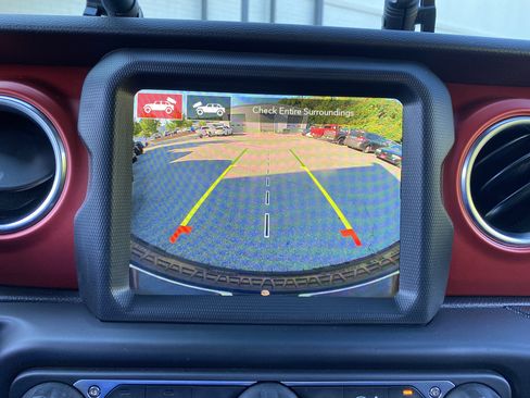 Used 2023 Jeep Wrangler Unlimited Rubicon w/ LED Lighting Group AWD/4WD image 27