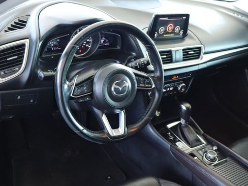 Used 2018 MAZDA MAZDA3 Touring w/ Appearance Package image 15