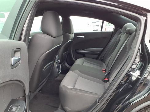 Used 2017 Dodge Charger SXT image 10