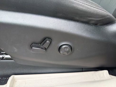 Used 2023 Chrysler Voyager LX FWD image 25