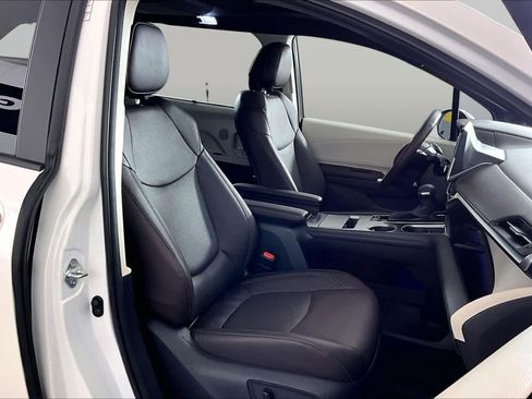 Used 2021 Toyota Sienna Platinum FWD image 9
