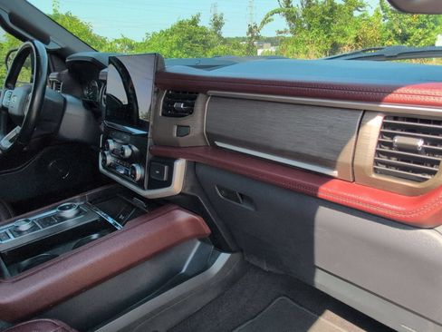 Used 2023 Ford Expedition Limited AWD/4WD image 33