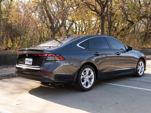 Certified 2023 Honda Accord LX image 9